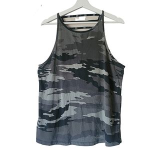 VICTORIA Sport Camo Tank Top Size Large in Army Green